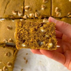 holding a copycat paula deen pumpkin bars in my hand