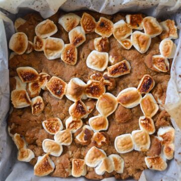 fluffernutter bars in a baking pan