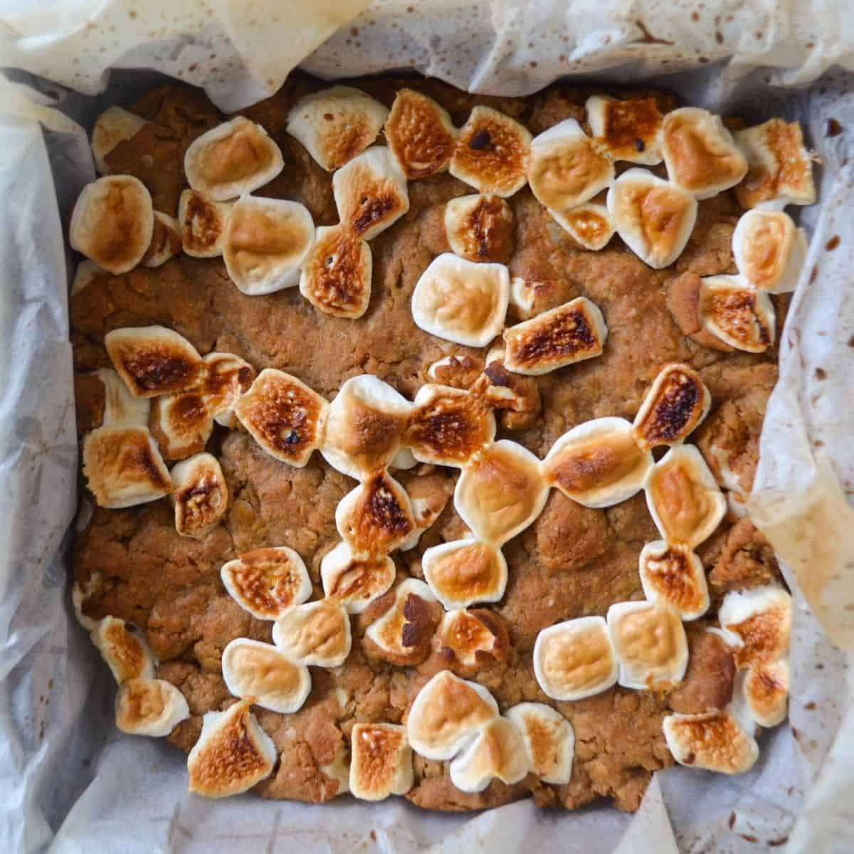 flourless fluffernutter bars in a 8x8 baking dish