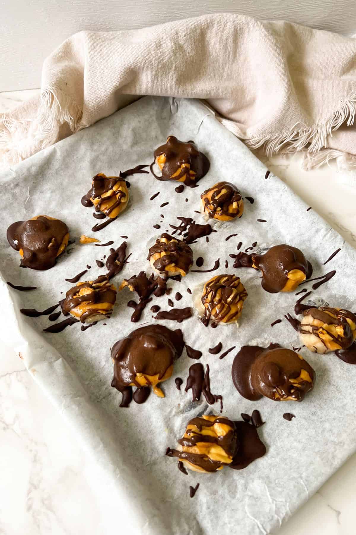 healthy snickers bites on the tray