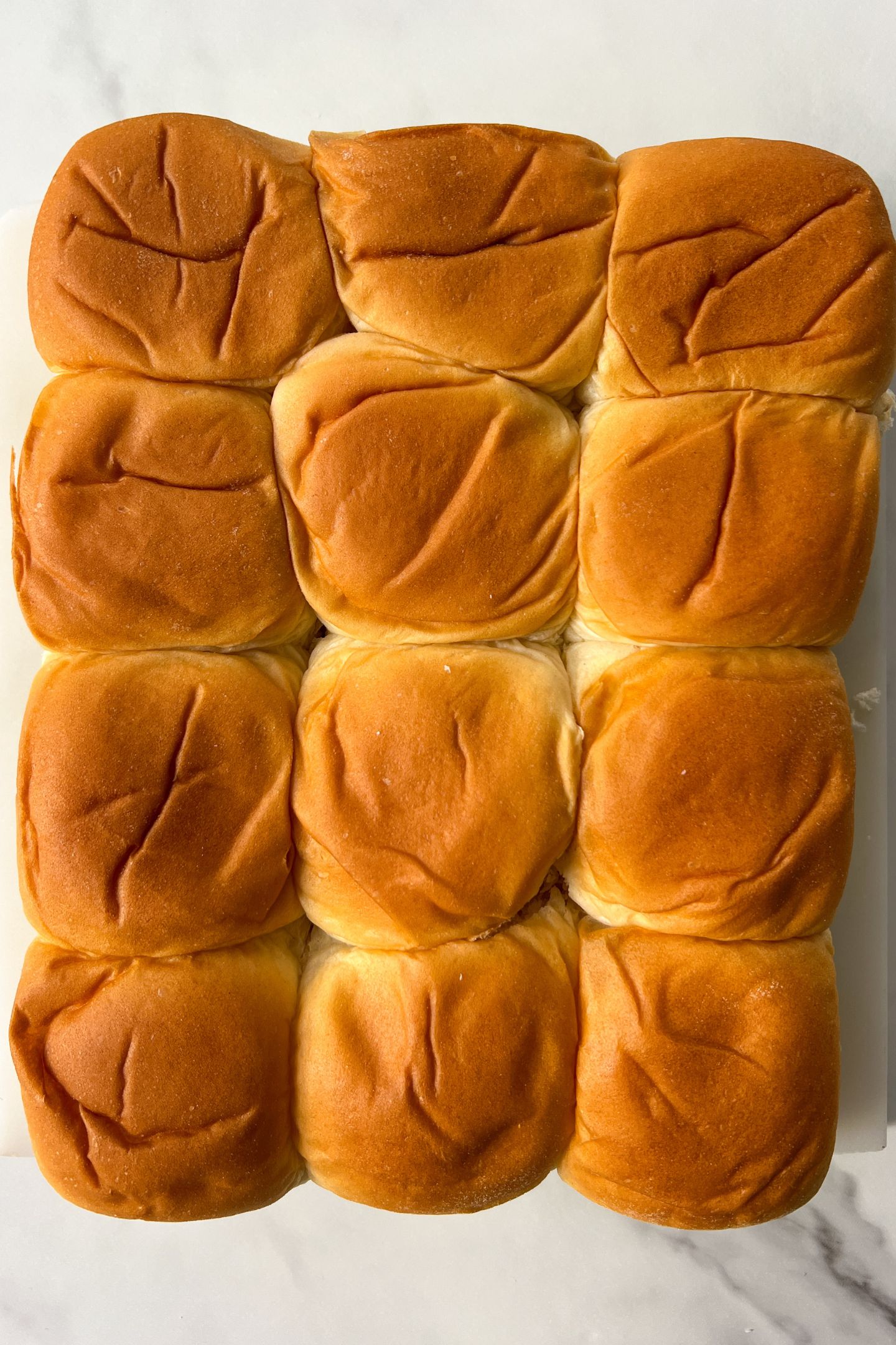 Hawaiian rolls on a platter.