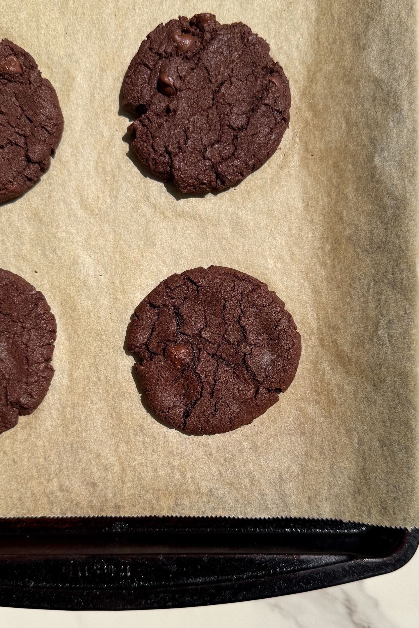 Cookies baked on a cookie tray.