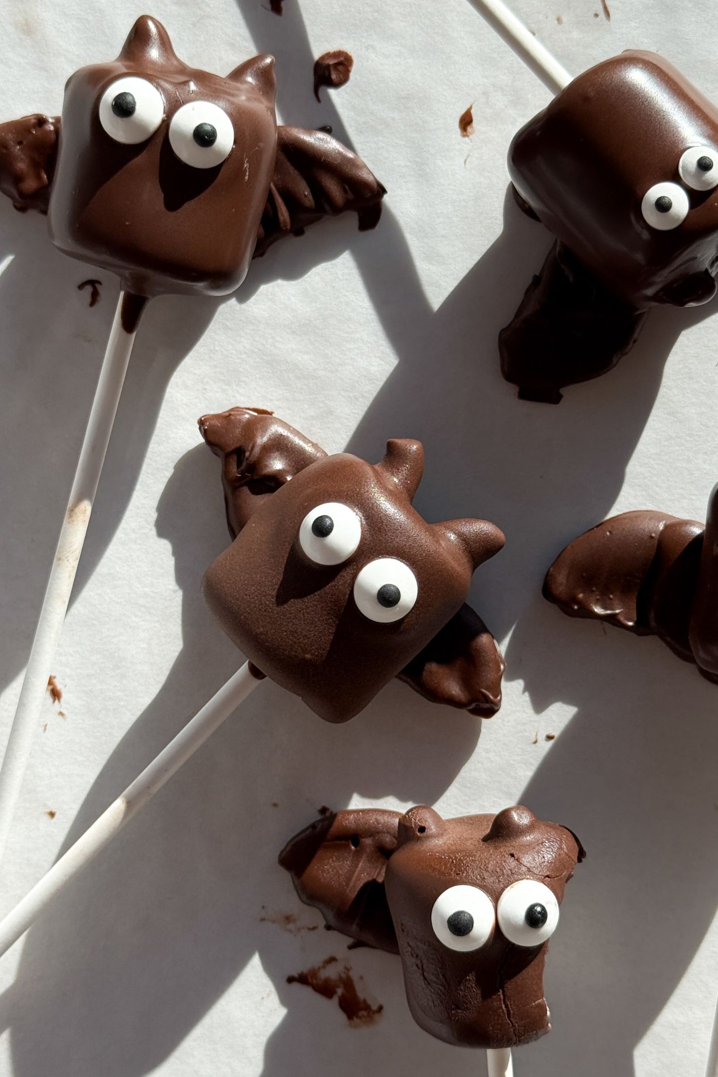 Cute Bat Pops made out of marshmallows and chocolate.