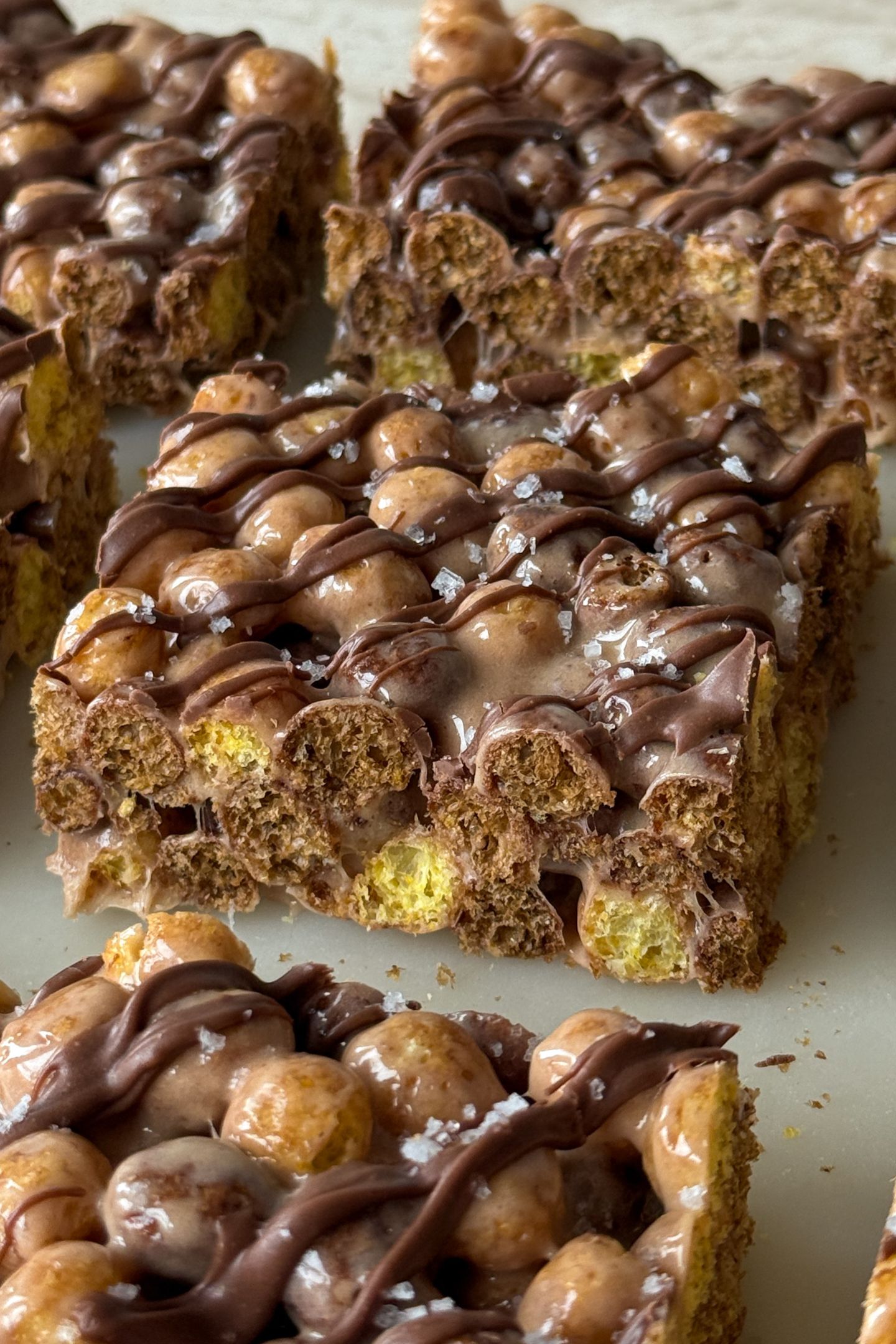 Side view of the chocolate peanut butter Rice Krispie treats.