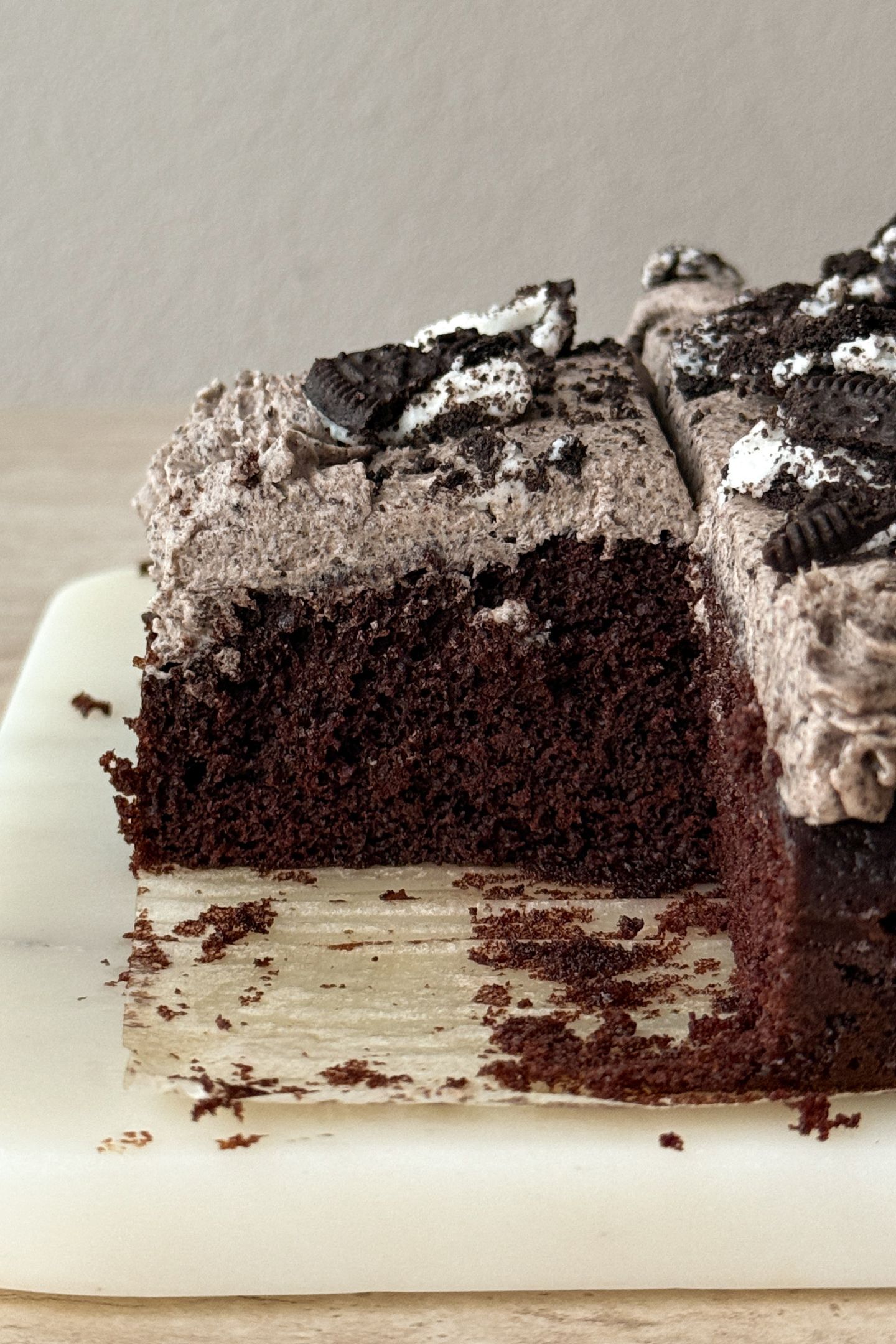 A side view of a slice of the cookies and cream cake.
